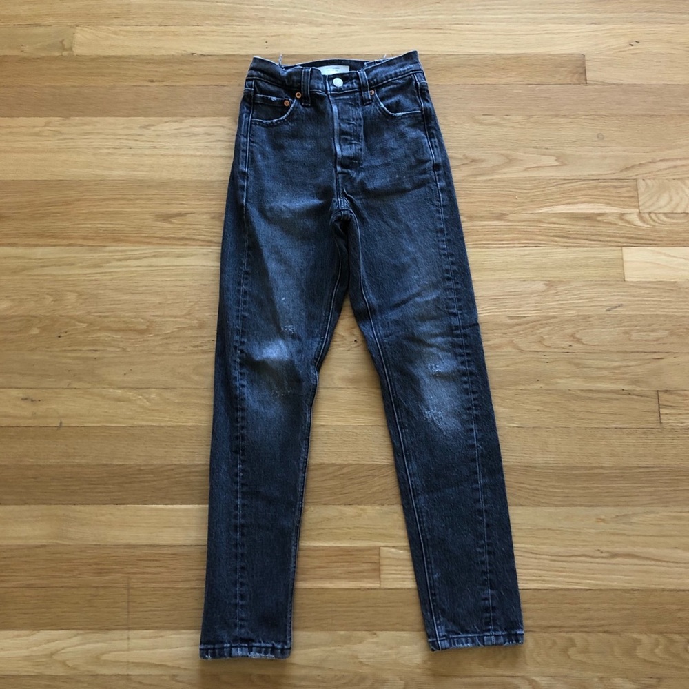 Black/grey distressed skinny Levi’s